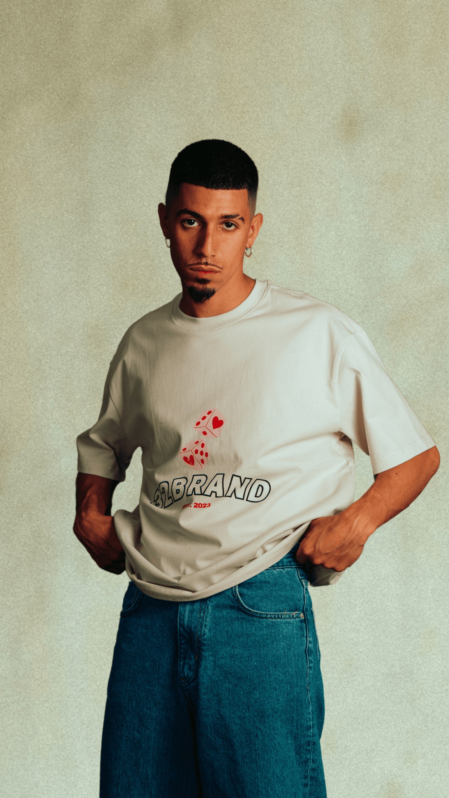 Camiseta Beige - Dados